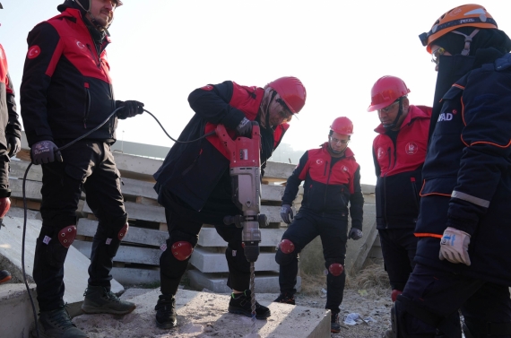 Afet gönüllülerine teorik ve uygulamalı eğitim