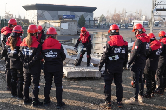 Afet gönüllülerine teorik ve uygulamalı eğitim