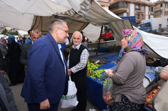 Başkan Özarslan pazar esnafını ziyaret etti
