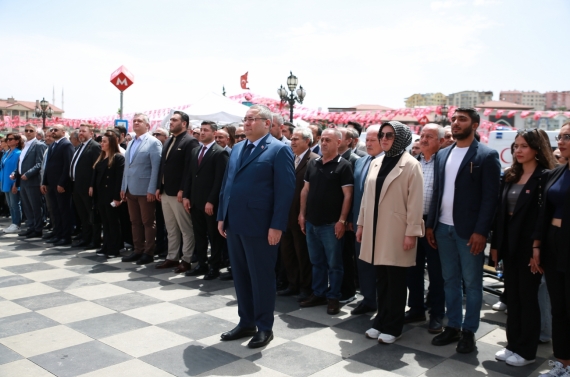 Başkan Özarslan Samsun’dan gelen Türk Bayrağını ve toprağı teslim aldı