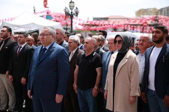 Başkan Özarslan Samsun’dan gelen Türk Bayrağını ve toprağı teslim aldı