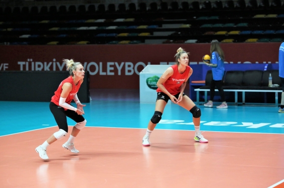 Kadın voleybol takımı Bursa deplasmanından galibiyetle döndü