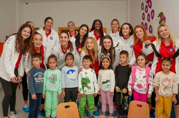 Kadın Voleybol Takımı çocuklar ve gençlerle buluştu