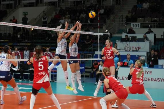 Kadın Voleybol Takımından 3-0’lık Galibiyet