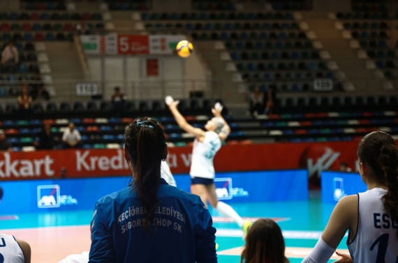 Kadın voleybol takımından ilk maç ilk galibiyet