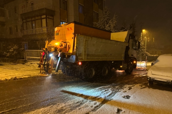 Kar yere, ekipler yollara düştü