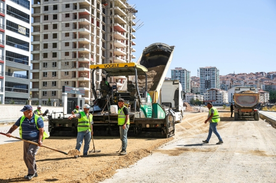 Keçiören’de hummalı yol çalışması