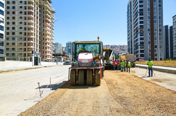 Keçiören’de hummalı yol çalışması