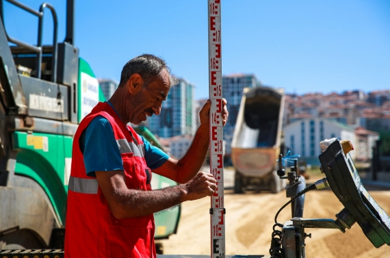 Keçiören’de hummalı yol çalışması