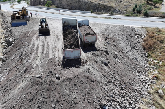 Keçiören’de hummalı yol çalışması