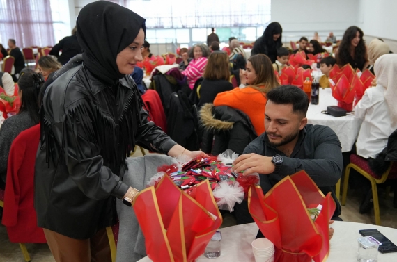 Keçiören`de Öğretmenler Günü coşkuyla kutlandı