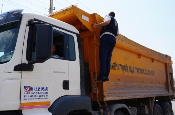 Keçiören’de hafriyat kamyonlarına yönelik denetim