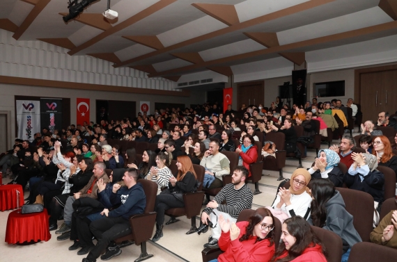 Keçiören’de tiyatro geçidi yaşandı