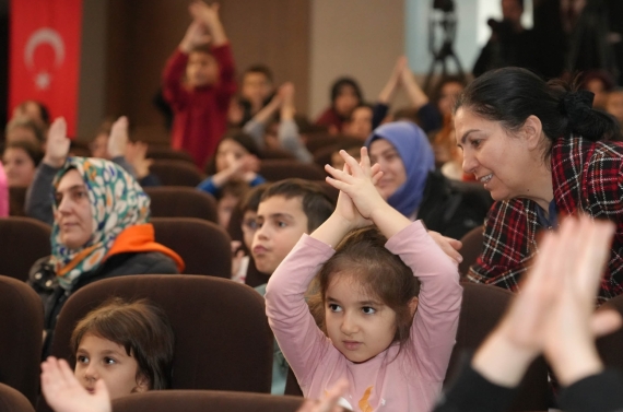 Keçiören’de tiyatro geçidi yaşandı