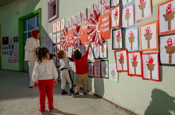 Minik ellerden Cumhuriyet Bayramı sergisi