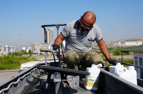 Parklar doğa dostu gübreyle yeşilleniyor