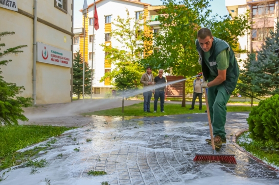 Sağlık ocakları ve camiler temizleniyor