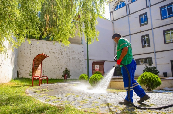 Sağlık ocakları ve camiler temizleniyor