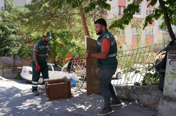 Temiz Sokak sloganıyla 51 mahalle yıkanıyor