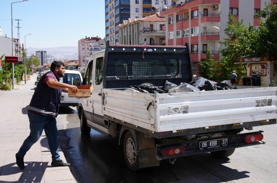 Temiz Sokak sloganıyla 51 mahalle yıkanıyor