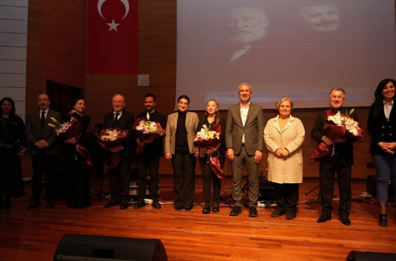 Usta oyunculardan Şifa Niyetine Anılar ve Türküler