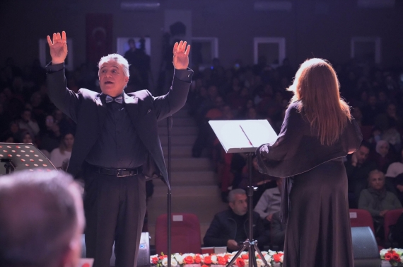 Zeki Müren sevilen şarkılarıyla anıldı