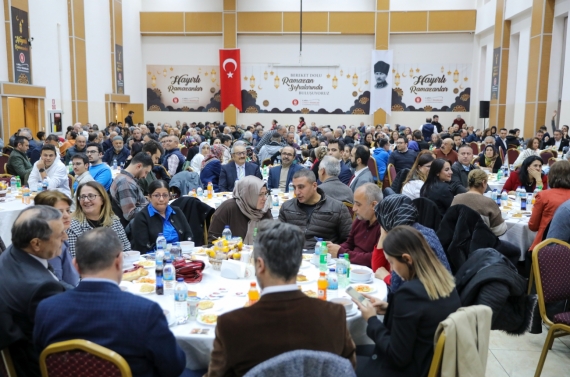 Başkan Özarslan hemşehrileriyle iftarda bir araya geldi