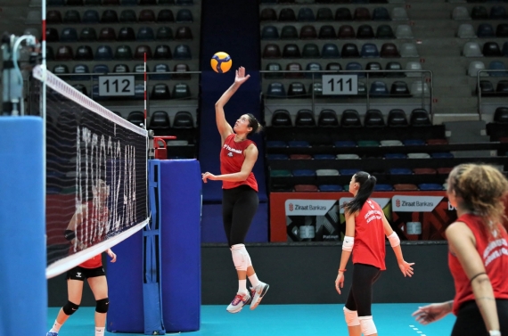 Kadın voleybol takımı Bursa deplasmanından galibiyetle döndü